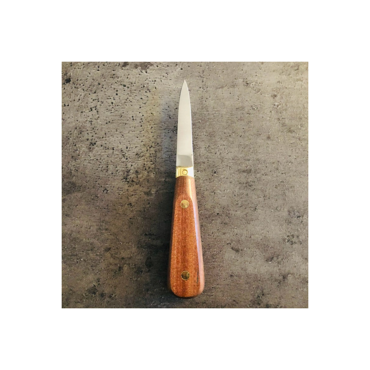 Livraison à domicile de couteau à huitres à Paris et dans toute la France métropolitaine.