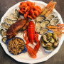 Livraison de plateau de fruits de mer avec du homard