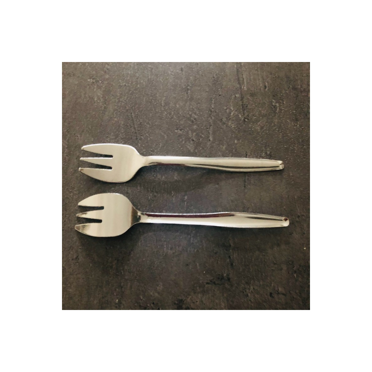 Livraison à domicile de fourchettes à huitres à Paris et en ile de France métropolitaine.